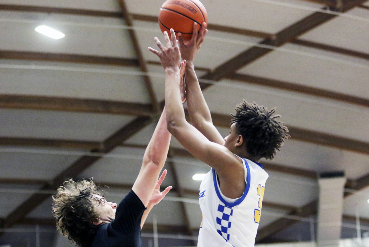 a Tualatin Barlow 6A Oregon boys basketball quarterfinal 2024 Dan Brood 39